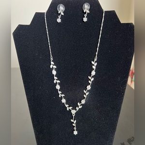 Flower necklace and earring set - gently worn
